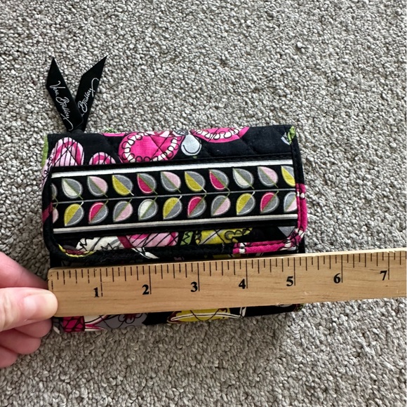 NWT Vera‎ Bradley Euro Wallet in Moon Blooms Retired Pattern Black Pink Floral - Picture 4 of 5